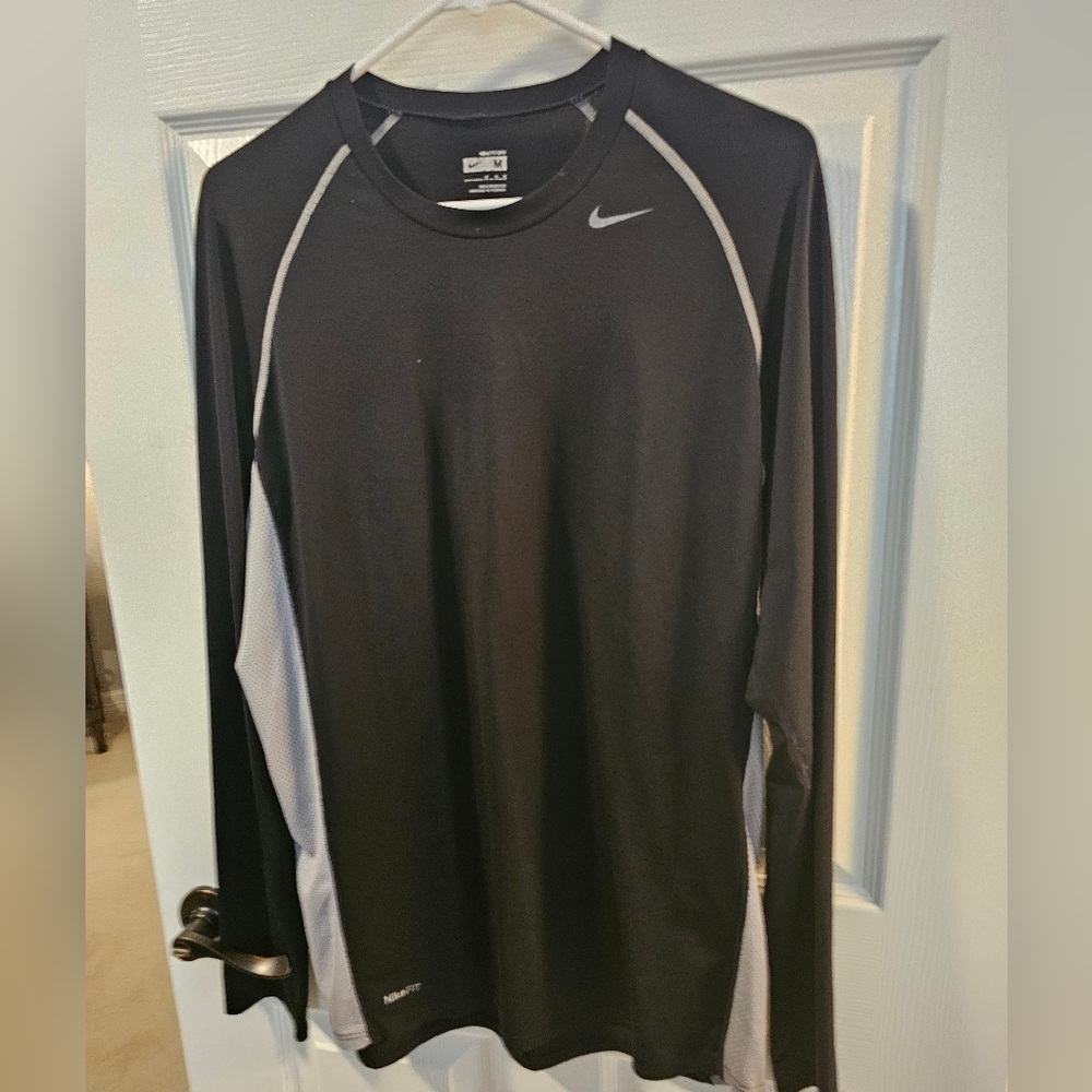 Men's NikeFit Dry Long Sleeve Tshirt, Medium